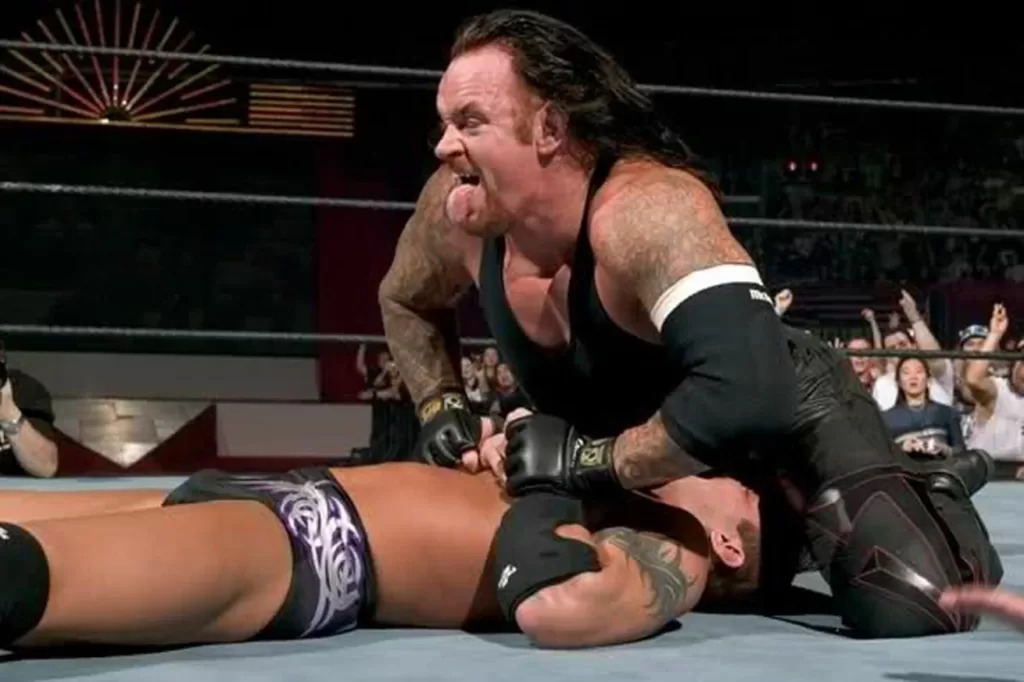 Image of Undertaker pinning Randy Orton