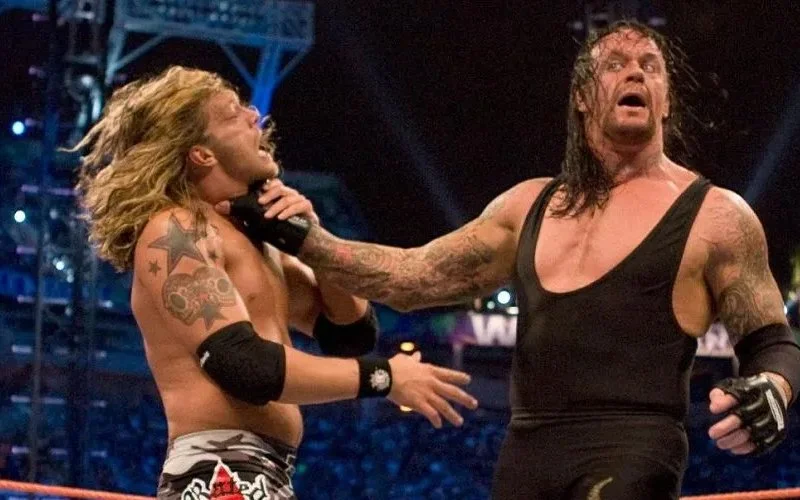 Image of Undertaker choke-slaming Edge